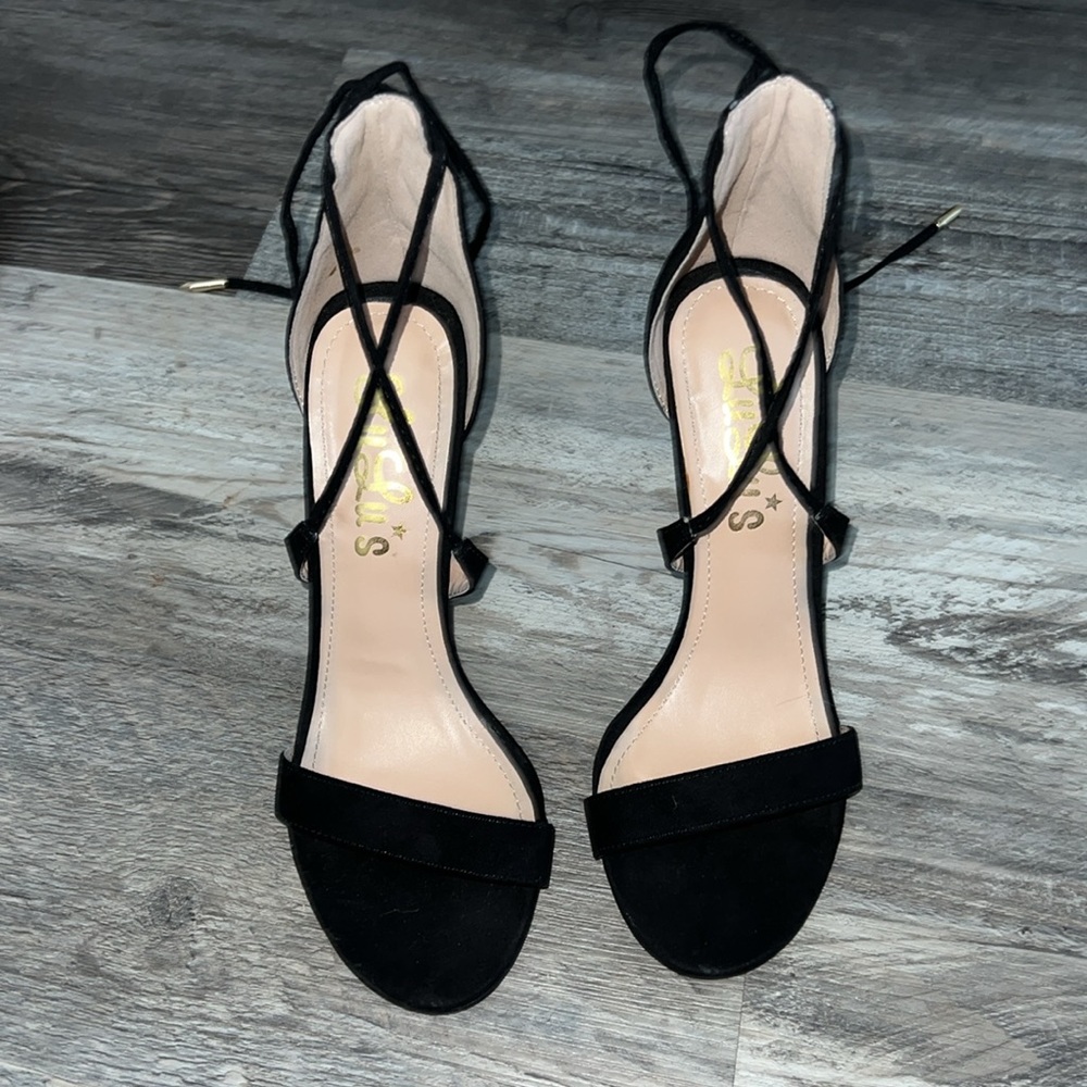 Lulu’s Black 4” Tie Heels